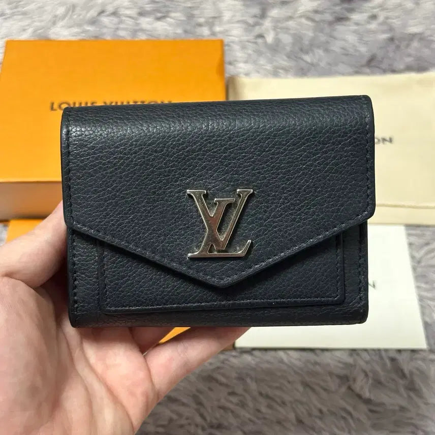 [BUNJANG] Louis Vuitton My LockMe Compact Wallet Black / [풀구성] 루이비통 마이락미 컴팩트 월릿 반지갑 블랙