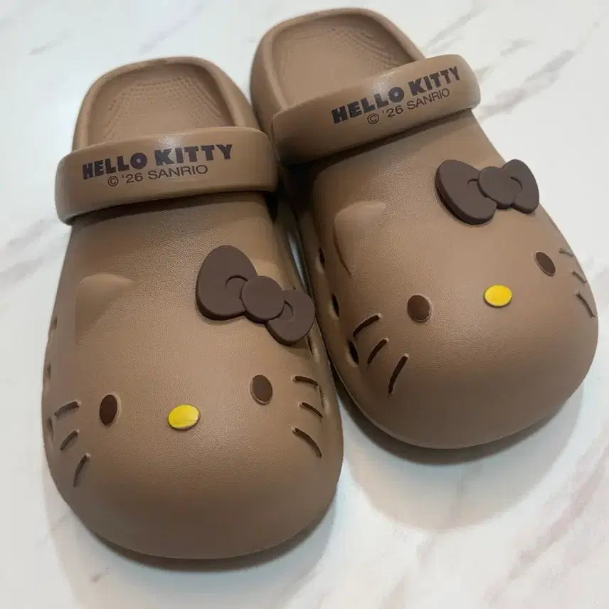 [BUNJANG] Hello Kitty Slippers (Size 250) / 헬로키티 슬리퍼 (250)