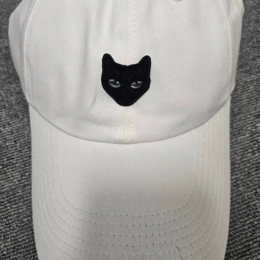 [BUNJANG] Songzio White Cat Embroidery Cap FREE Size / (미착용) 정가 149,000원 송지오 화이트 화이트 볼캡