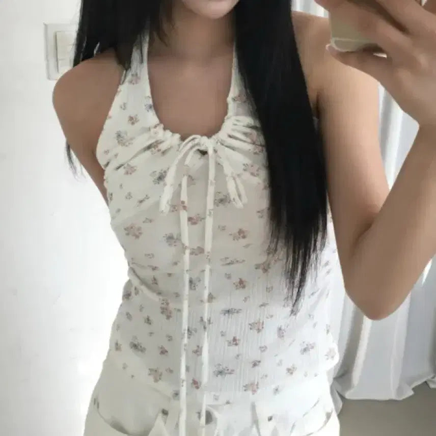 [BUNJANG] Flower Pattern Halterneck Sleeveless Top / 플라워 패턴 홀터넥 나시