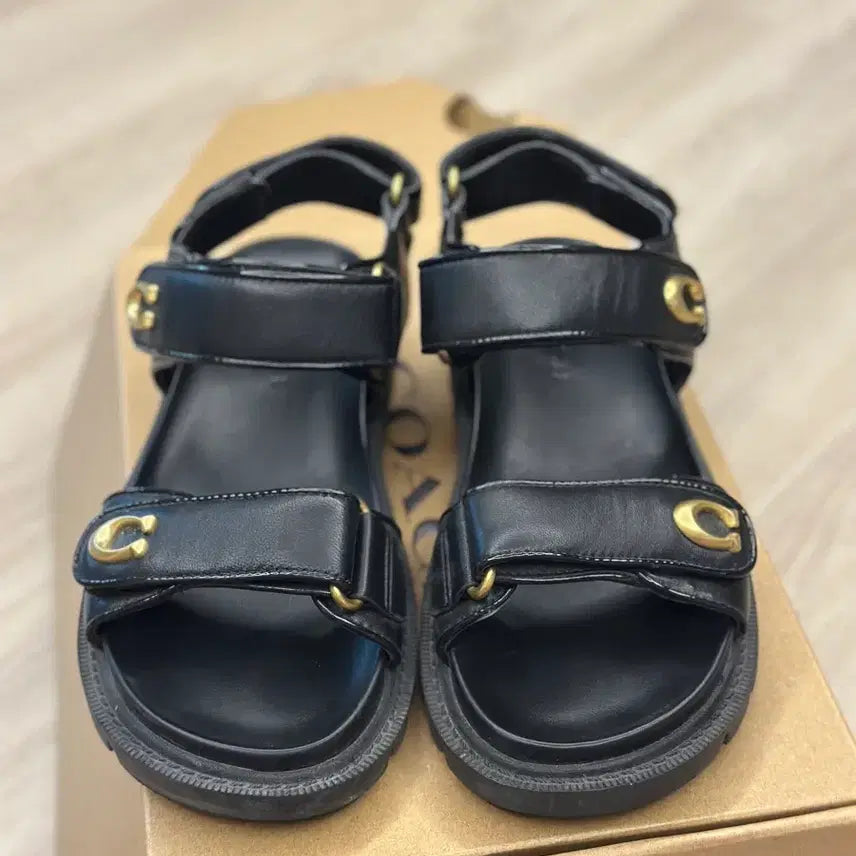 [BUNJANG] Coach 2026 Sandals Black US 6 / 코치 2026 샌들 US6