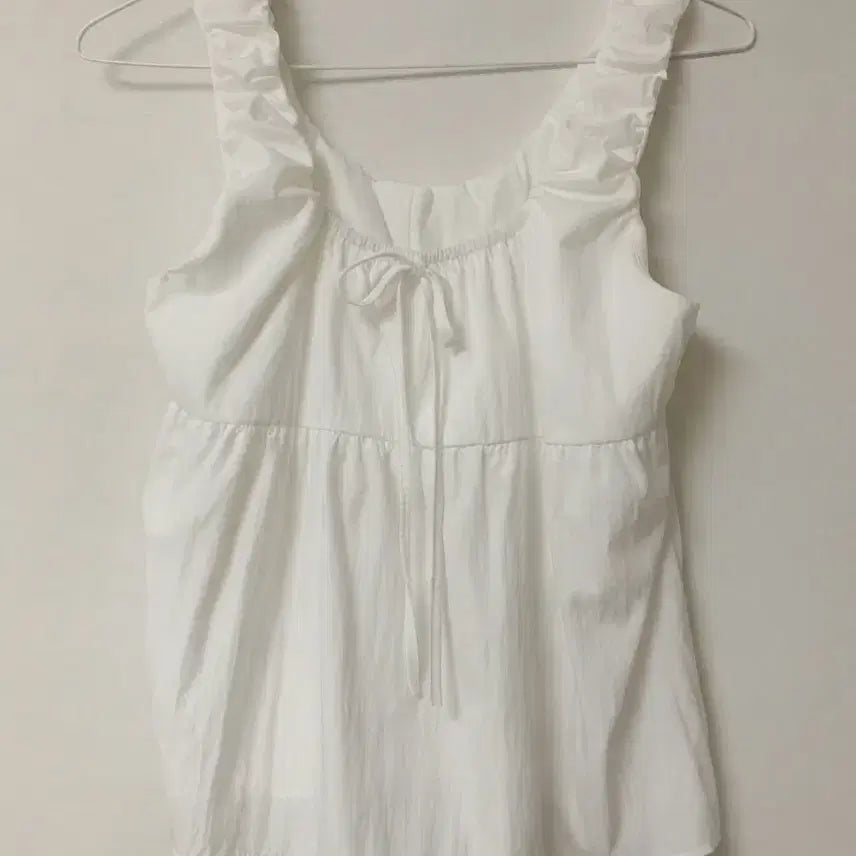 [BUNJANG] White Shirring Sleeveless Blouse / 화이트 셔링 민소매 나시 블라우스