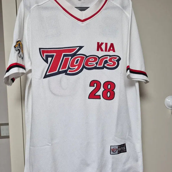 [BUNJANG] Kia Tigers Old Uniform Yoon Seok-min Player Jersey Size 105 / 기아타이거즈 올드 유니폼 105사이즈 윤석민 선수 마킹 판매합니다