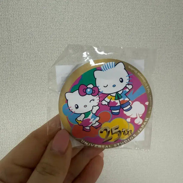 [BUNJANG] Hello Kitty Universal Studios Japan 25th Anniversary Limited Edition Badge / 헬로키티 유니버설 스튜디오 재팬 25주년 기념 뱃지