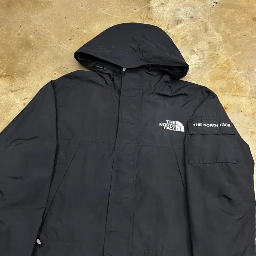 [BUNJANG] The North Face Black Windbreaker Jacket (Size S) / S 노스페이스 블랙 바람막이