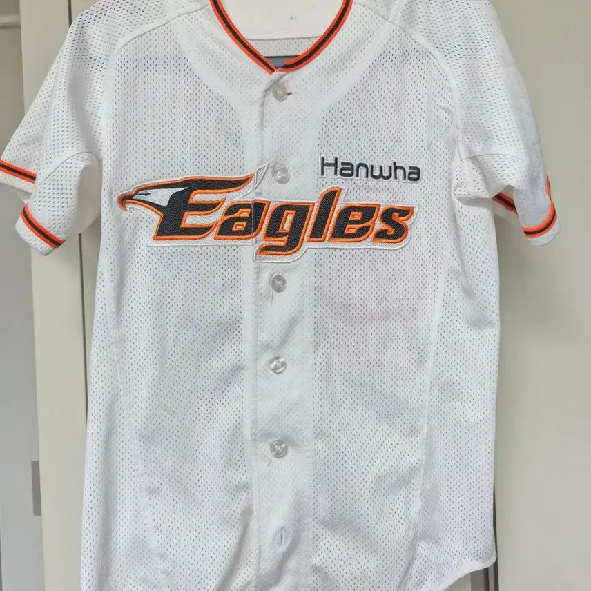 [BUNJANG] Hanwha Eagles Kwon Hyuk Player Marked White Jersey (Size 80) / 한화이글스 유니폼 80사이즈 권혁 선수 마킹 판매합니다