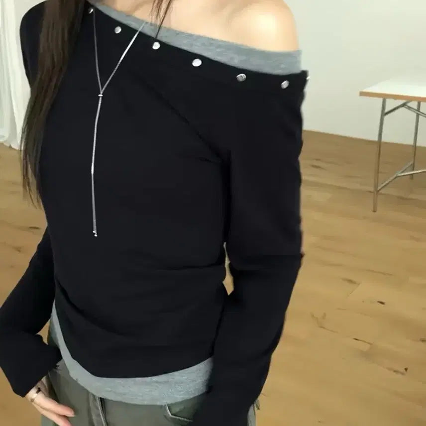 [BUNJANG] Y2K Off-Shoulder Layered Long-Sleeve T-Shirt Deep Navy (S) / 미착용인스타 감성꾸안꾸Y2K 무드핏 예술 쇄골 예뻐 보이고입자마자 여리핏요즘 유행여리여리 끝판왕실물이 더 예쁜 오프숄더 레이어드 긴팔티 딥네이비 미착용(s)