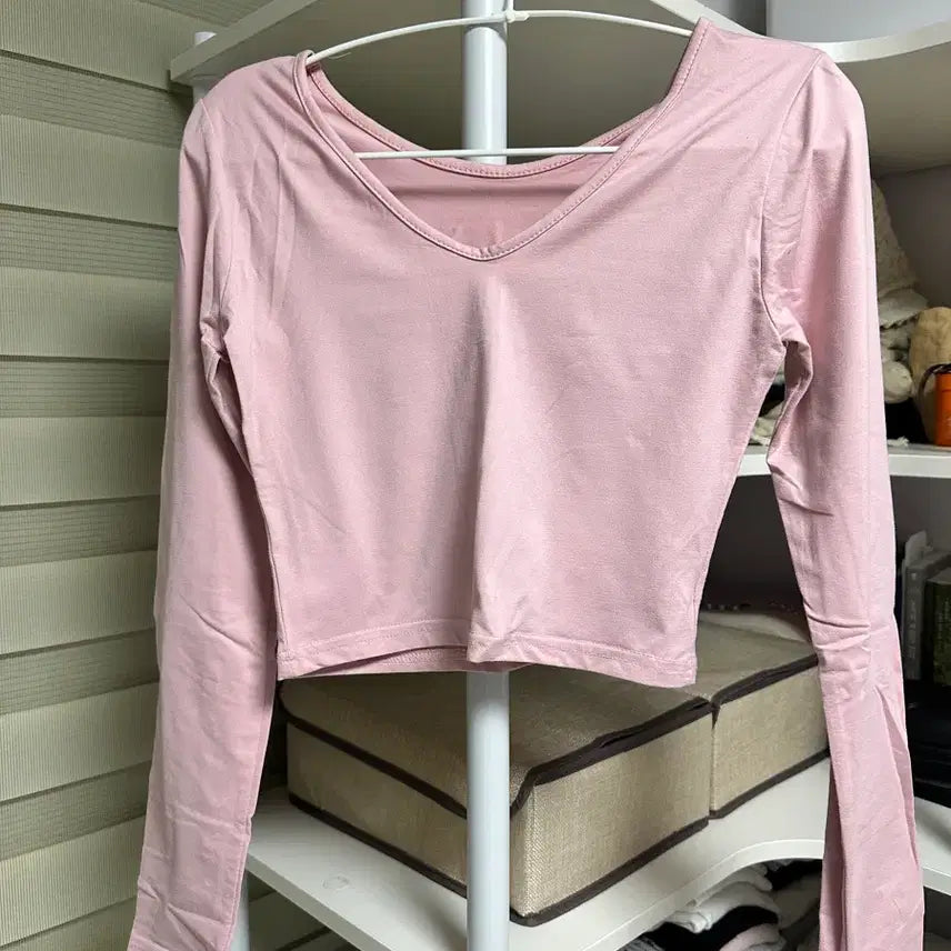 [BUNJANG] Pink V-Neck Long Sleeve Cropped T-Shirt / 핑크색 브이넥 긴팔 크롭티