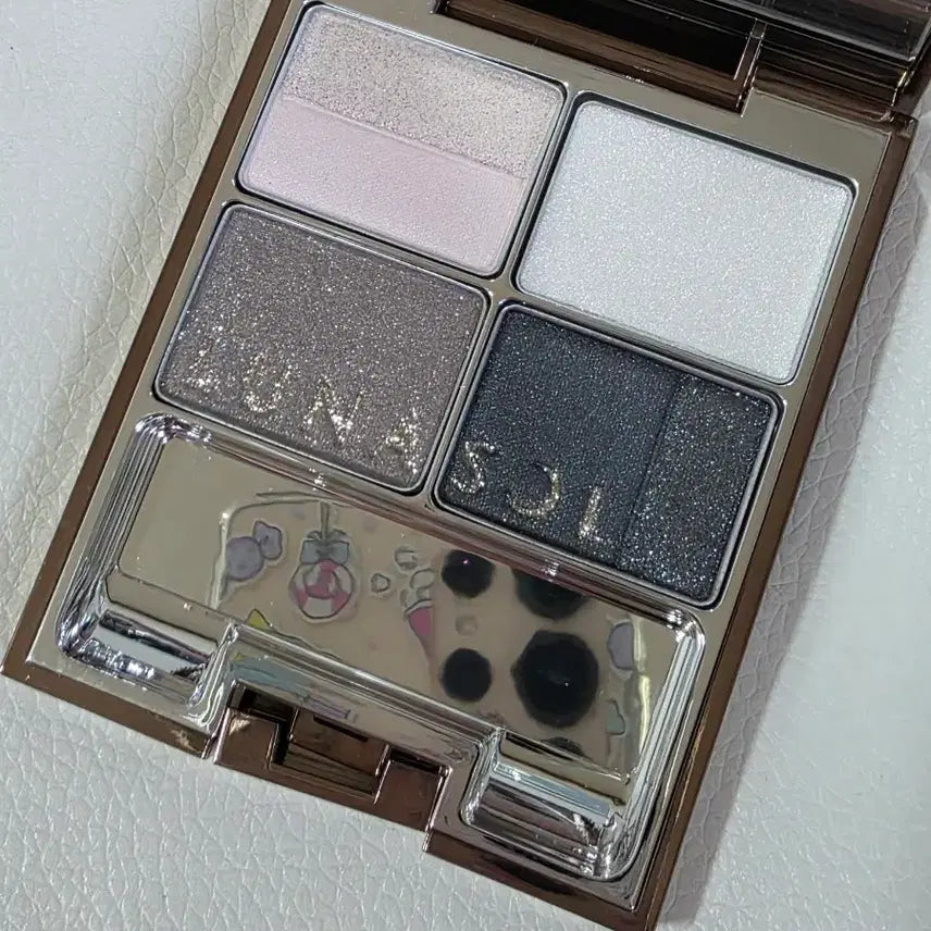 [BUNJANG] Lunasol Modeling Glossy Eyes 01 Icy Glow New / 루나솔 모델링 글로시 아이즈 01호 Icy Glow 새제품