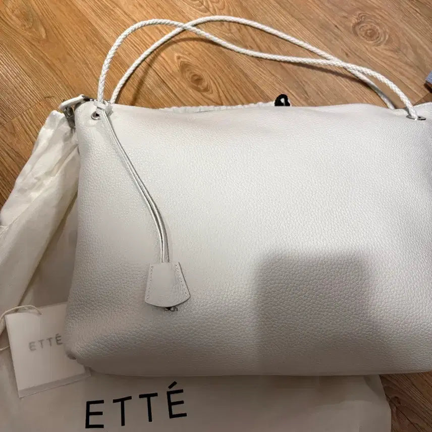 [BUNJANG] AETHE Square Shoulder Bag / 애테 스퀘어 숄더백