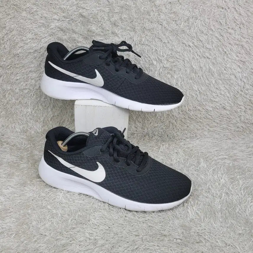 [BUNJANG] Nike Tanjun Black/White Sneakers / 구제짱짱맨 245 나이키 탄준 검흰 스니커즈