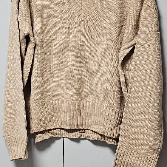 [BUNJANG] Beige V-Neck Knit Sweater / 베이지색 브이넥 니트 스웨터
