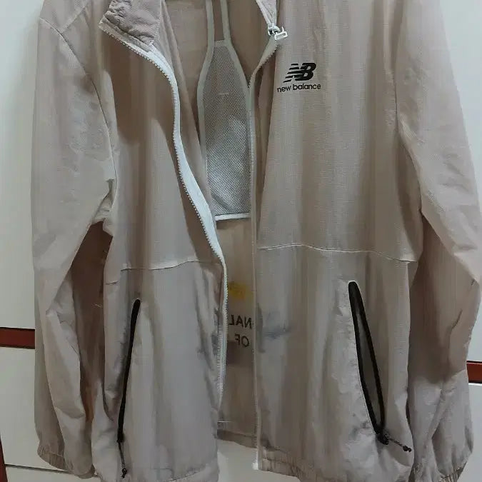 [BUNJANG] New Balance Lightweight Summer Windbreaker Jacket + Nike T-Shirts (2 pcs) Bundle / 남성의류 뉴발란스 초경량 여름 바람막이 점퍼 +나이키 반팔티 2장 일괄이에요
