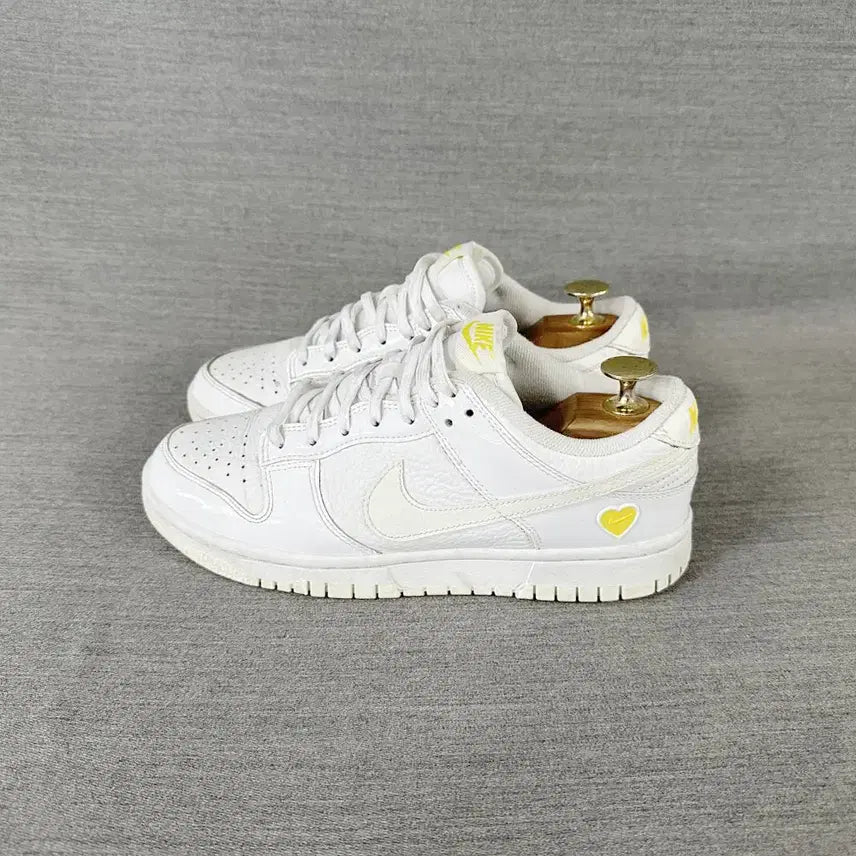[BUNJANG] Nike Dunk Low Valentine's Day White Optic Women's Shoes (240mm) / 나이키 덩크로우 발렌타인데이 화이트옵틱/여성(240mm)/s1981