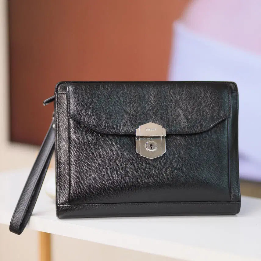 [BUNJANG] Bally Black Leather Clutch with Silver Clasp / [ 정품 ]정장에도 캐주얼에도 잘 어울리는 발리 BALLY 클러치