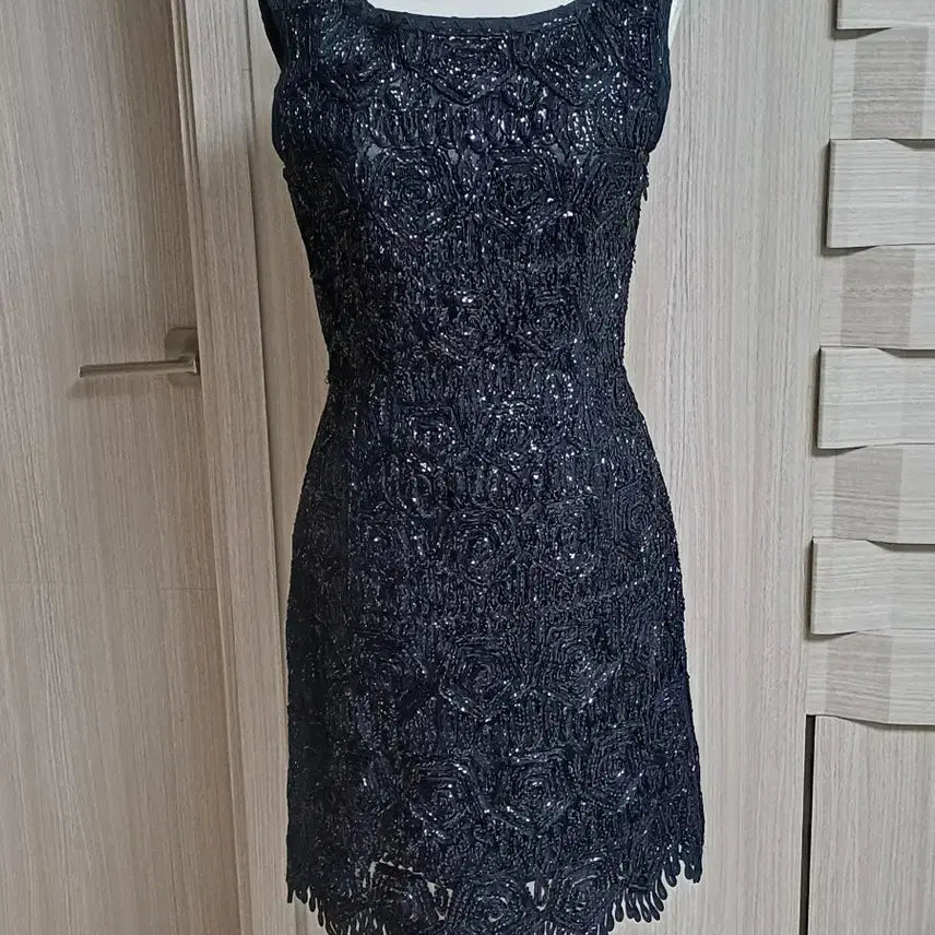 [BUNJANG] Black Sequin Rose Pattern Mini Dress / 블랙 스팽글 로즈 패턴 원피스