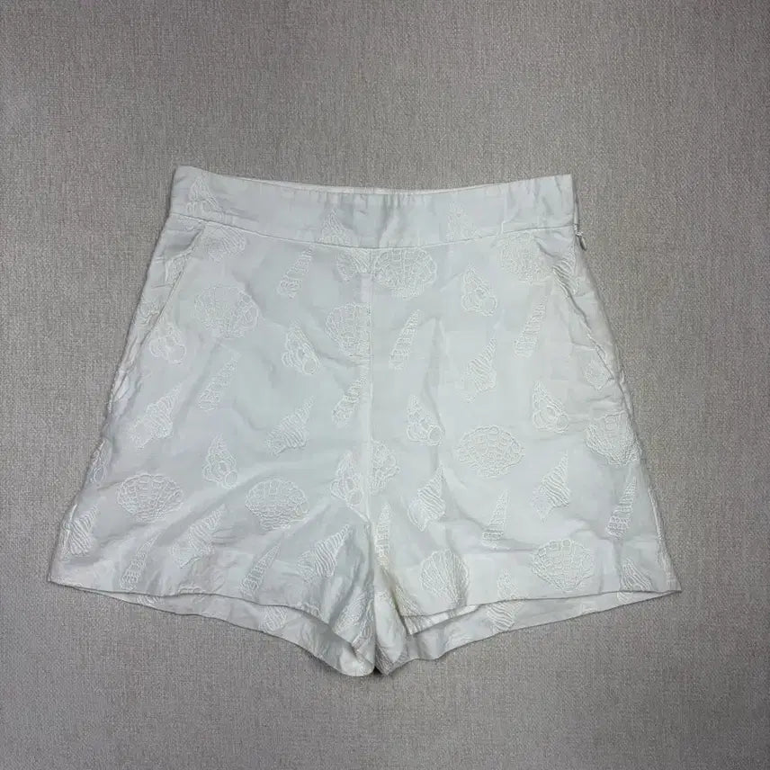 [BUNJANG] And Other Stories Embroidered Short Shorts / 앤아더스토리즈 자수 숏반바지