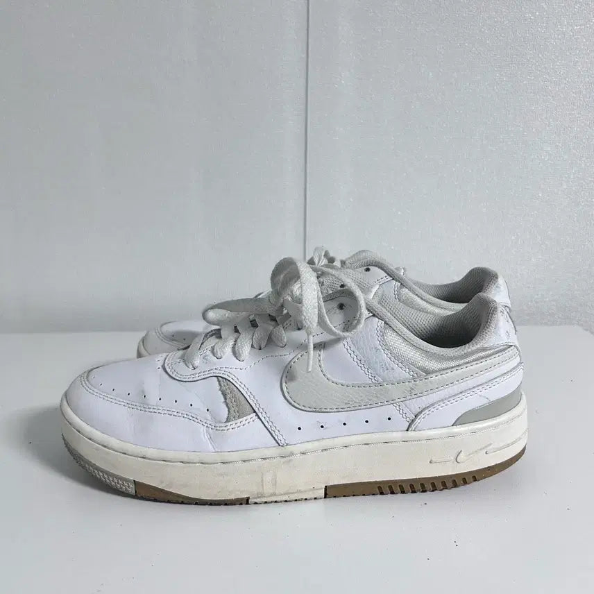 [BUNJANG] Nike Gamma Force Sneakers (260mm) / 나이키 감마 포스(260)