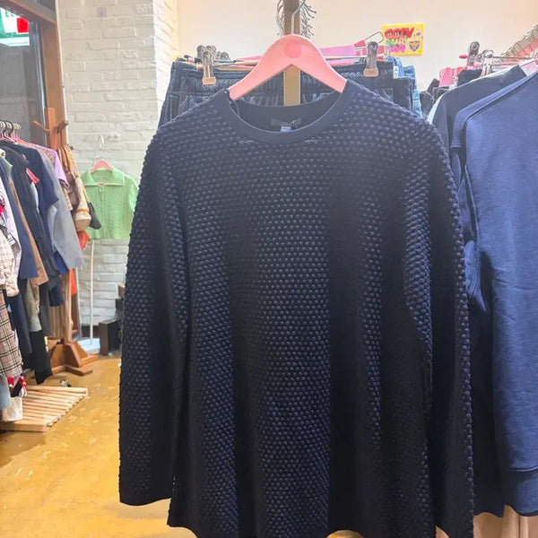 [BUNJANG] COS Embossed Round Neck Long Sleeve T-Shirt / 코스 엠보싱 라운드넥 긴팔티