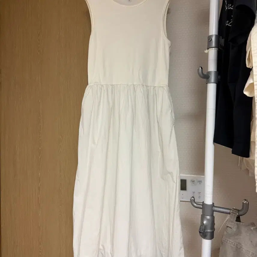 [BUNJANG] Uniqlo Sleeveless Dress Ivory Size L / 유니클로 나시 원피스 L사이즈 아이보리