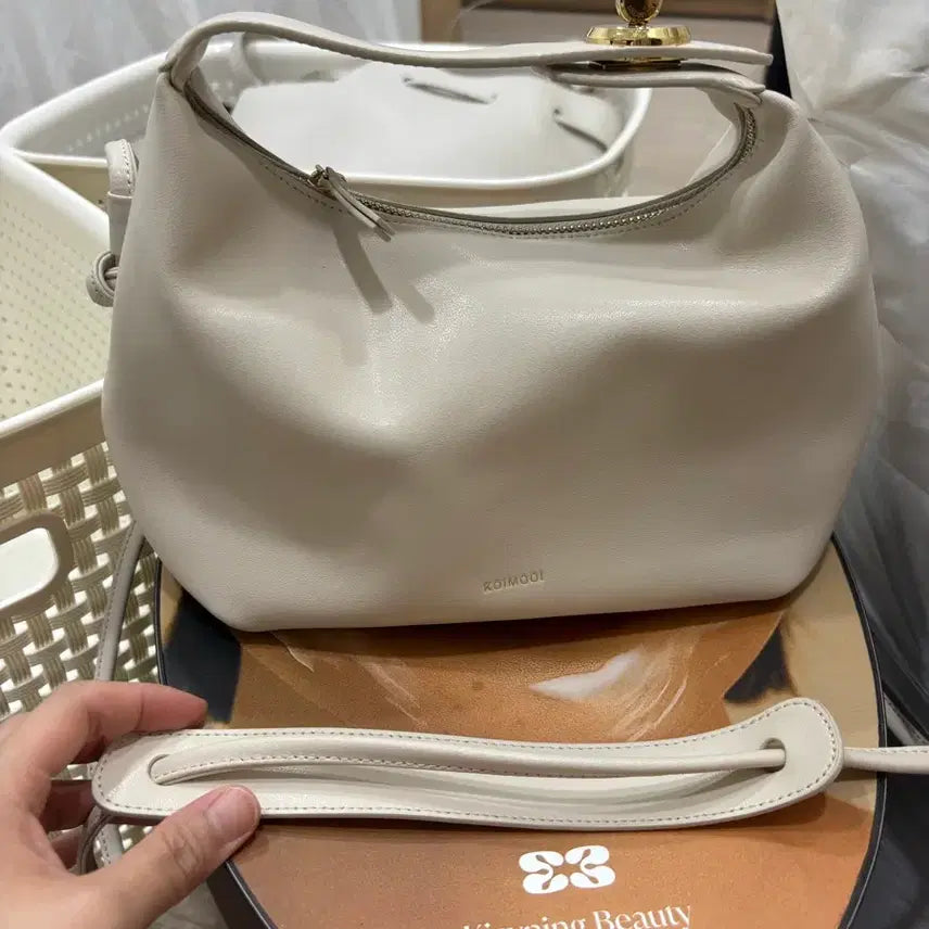 [BUNJANG] Koimooi Cowhide Shoulder Bag Ivory / 코이무이 소가죽 숄더백 아이보리