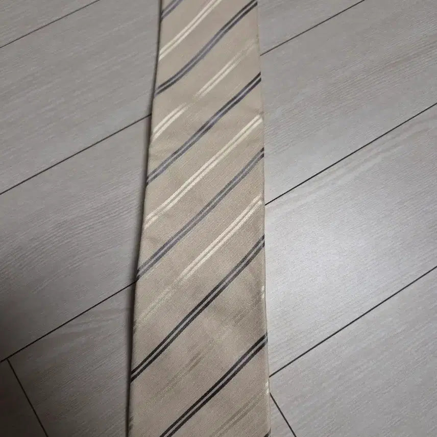 [BUNJANG] Cambridge Members Beige Stripe Necktie / 캠브리지 멤버스 베이지 스트라이프 넥타이(새상품)
