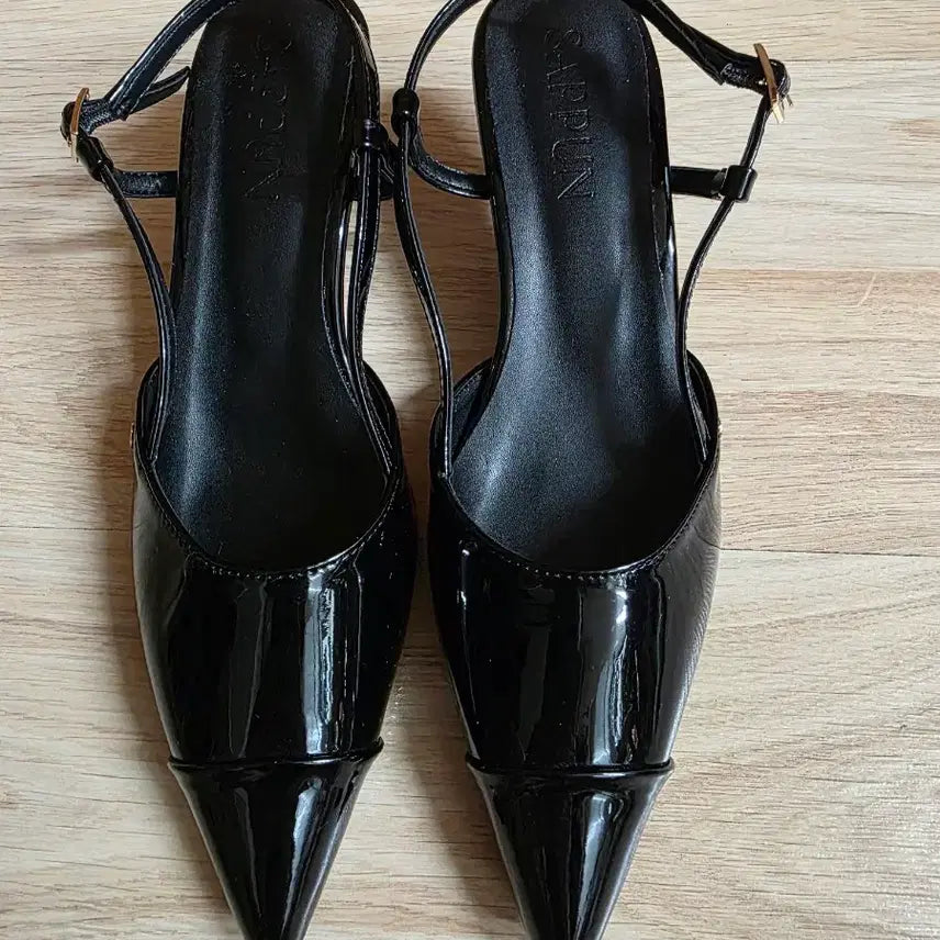 [BUNJANG] SAPPUN Black Enamel Open Heel Shoes (245mm) / (새상품) SAPPUN(사뿐) 블랙 에나멜 오픈 힐/구두(245mm)