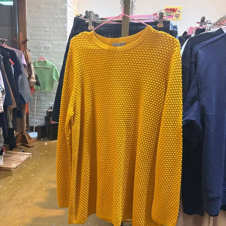 [BUNJANG] COS Yellow Long Sleeve T-Shirt / 코스 긴팔티 옐로우