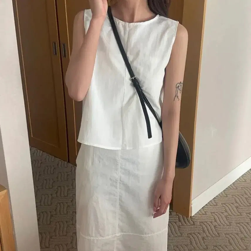 [BUNJANG] White Sleeveless Windbreaker Top / 화이트 슬리브리스