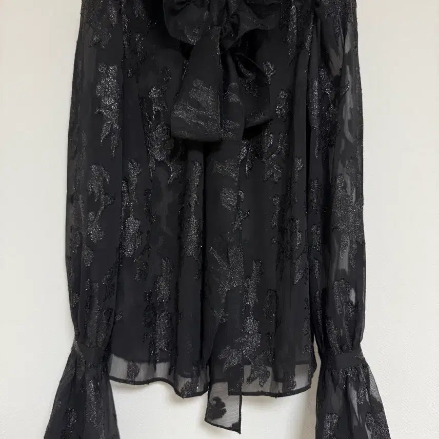 [BUNJANG] Bitam Black Ruffle Blouse / 비탐 블랙 러플 블라우스