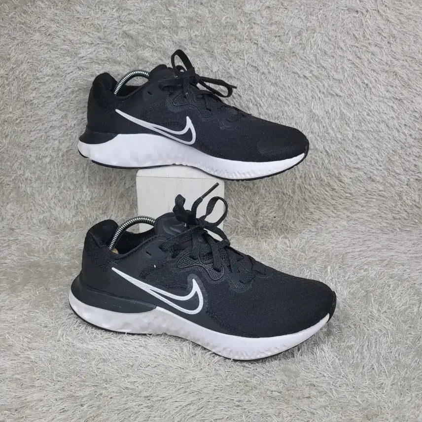 [BUNJANG] Nike Renew Run 2 Women's Sneakers / 구제짱짱맨 240 나이키 리뉴 런2 우먼스 스니커즈