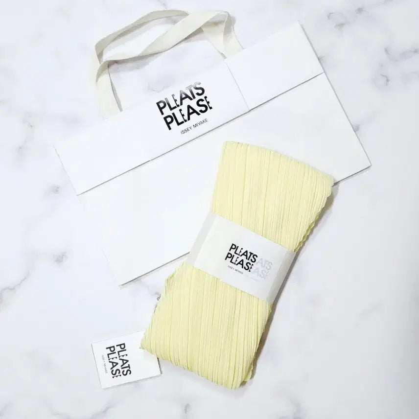 [BUNJANG] Pleats Please Scarf Pale Yellow / 플리츠플리즈 스카프