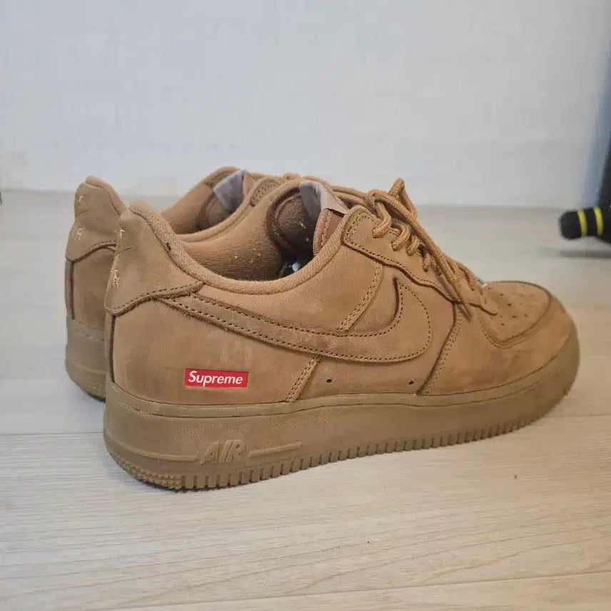 [BUNJANG] Supreme x Air Force 1 Low 'Wheat' Sneakers / 슈프림 에어포스 된장 275