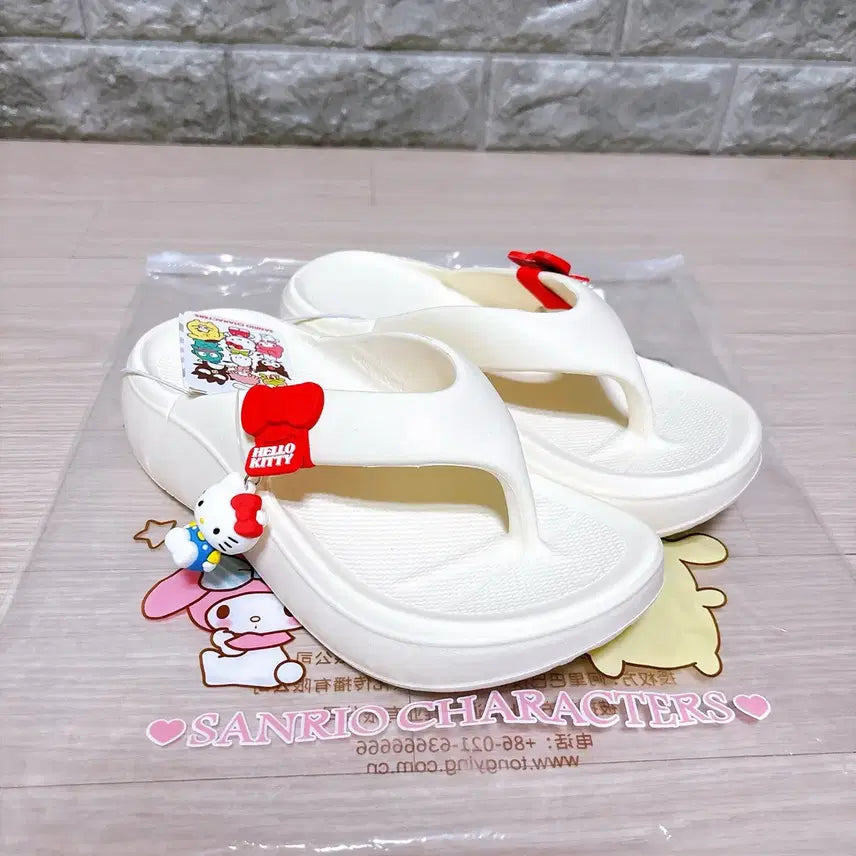 [BUNJANG] Sanrio Hello Kitty Figure Flip-Flop Slippers / [정품] 키티 쪼리 슬리퍼 피규어 슬리퍼
