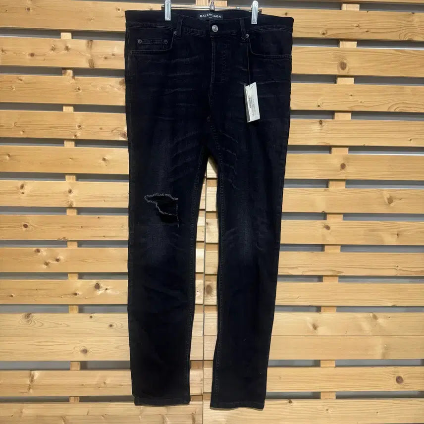 [BUNJANG] Balenciaga Distressed Denim Jeans / 발렌시아가 데미지 데님