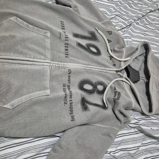 [BUNJANG] Vintage 1982 Uniform Zip-Up Hoodie Gray M / 1982 Vintage Uniform hoodie zip up gray