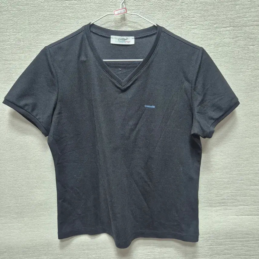 [BUNJANG] Crocodile Black Short-Sleeve V-Neck T-Shirt / 자413 크로커다일 반팔 브이넥 티셔츠