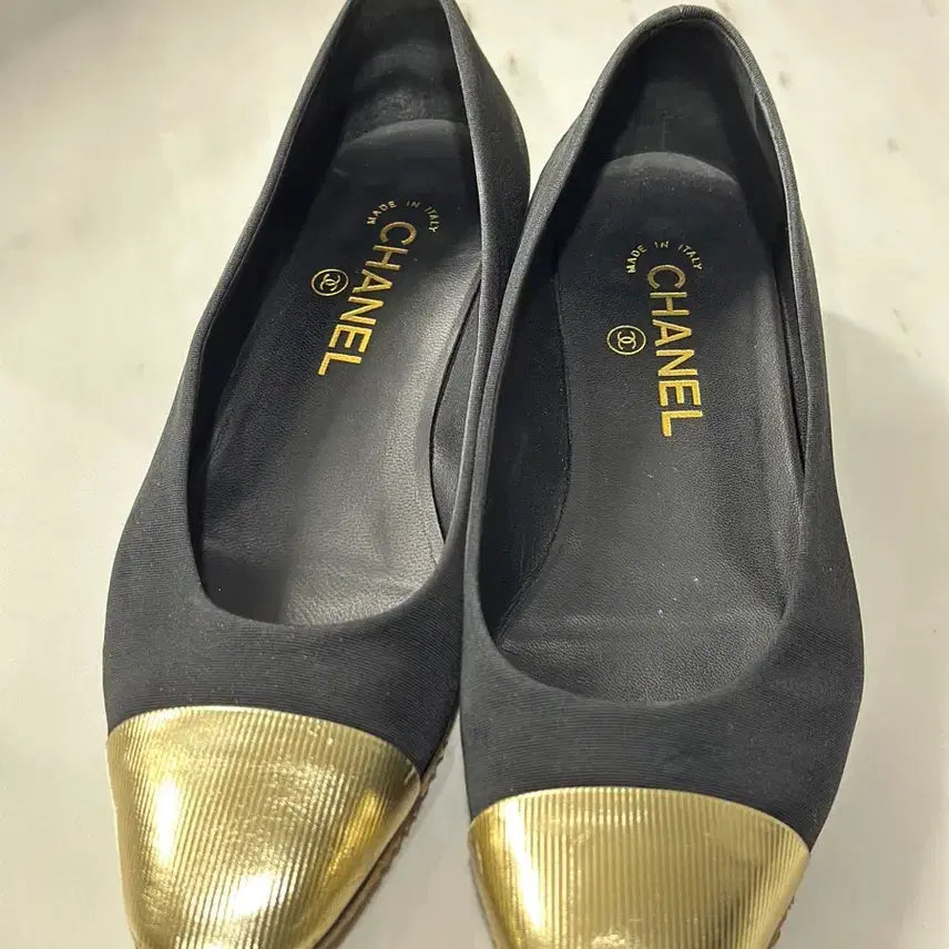[BUNJANG] Chanel Two-Tone Heels Black Gold Size 37.5 / 샤넬 블랙 골드 투톤구두 37.5