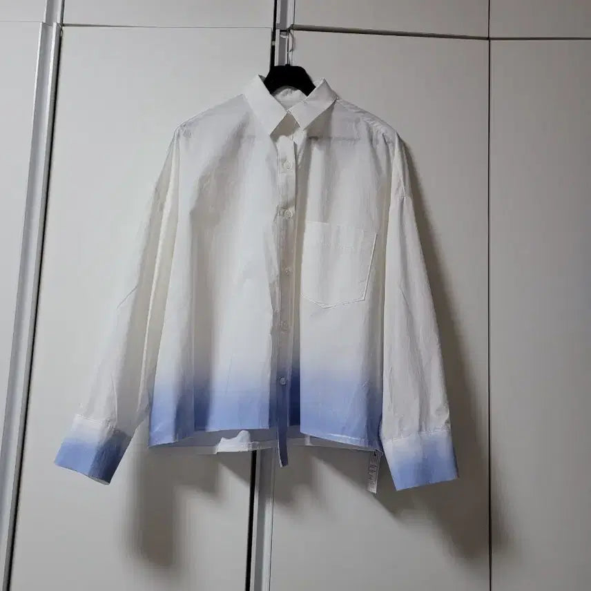 [BUNJANG] Women's White/Blue Gradient Shirt / 여성 셔츠 화이트/블루 그라데이션