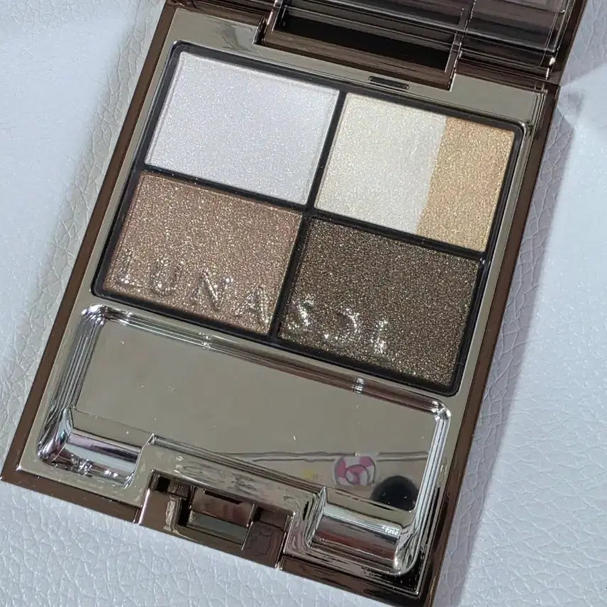 [BUNJANG] Lunasol Vivid Clear Eyes 04 Khaki Beige Collection / 루나솔 비비드 클리어 아이즈 04호 Khaki Beige Collection 새제품