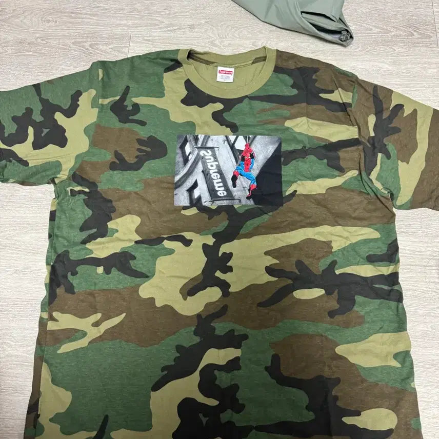 [BUNJANG] Supreme Spider-Man Camo T-Shirt XL / 슈프림 스파이더맨 카모 반팔티 xl 새상품