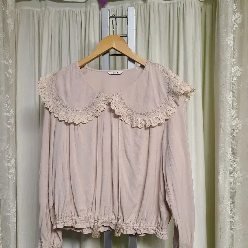 [BUNJANG] Rayon 100% Lace Trimmed Blouse / 레이온100% 레이스배색 블라우스