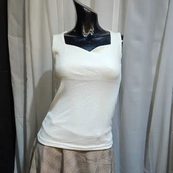 [BUNJANG] Queen's Neck Ribbed Ivory Sleeveless Top / 퀸즈넥 골지 아이보리 나시