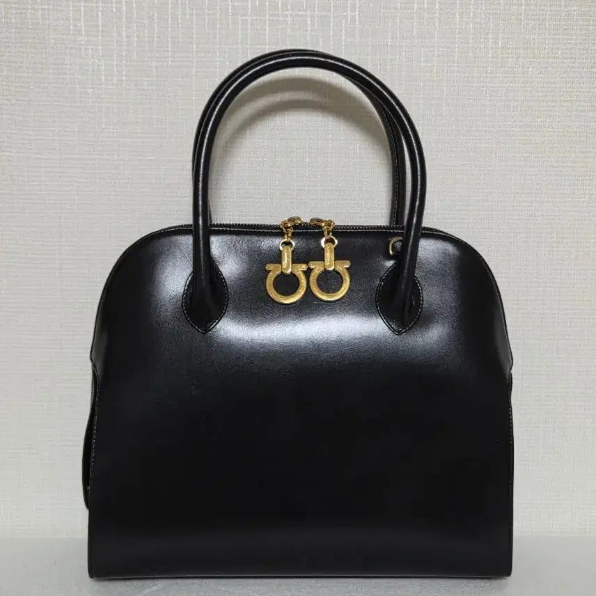 [BUNJANG] Salvatore Ferragamo Gancini Gold-Tone Tote Bag / 페라가모 금장 간치니 토트백