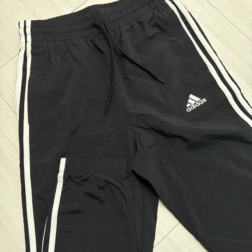 [BUNJANG] Adidas Women's Essentials 3-Stripes Woven 7/8 Pants Black / 아디다스 우먼 에센셜 3S 우븐 7/8 팬츠 블랙