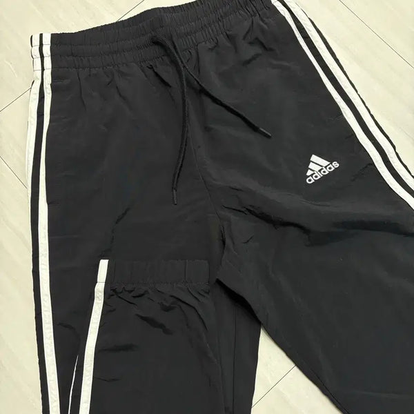 [BUNJANG] Adidas Women's Essentials 3-Stripes Woven 7/8 Pants Black / 아디다스 우먼 에센셜 3S 우븐 7/8 팬츠 블랙