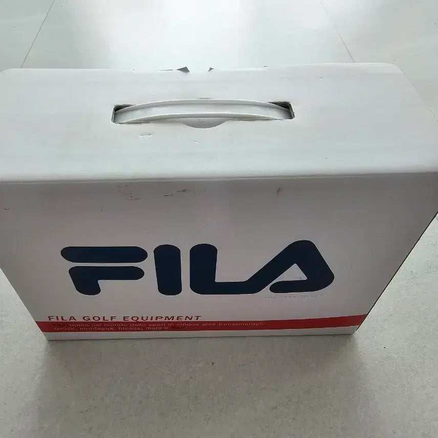 [BUNJANG] Fila Golf Half Bag + Golf Balls + Ball Liner Unused Set / [새제품] 휠라 골프 하프백 + 골프공 + 볼라이너 미사용 세트선물받은 뒤 사용하지 않고 보관만 한 휠라 골프용품 세트입니다.블랙과 레드 배색의 휠라 골프 하프백으로,