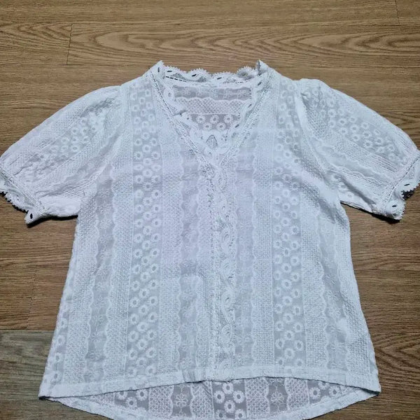 [BUNJANG] White Punching Embroidery Lace Short Sleeve Blouse / 화이트 펀칭 자수 레이스 반팔