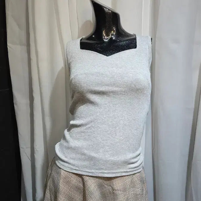 [BUNJANG] Queensneck Ribbed Grey Sleeveless Top / 퀸즈넥 골지 그레이 나시