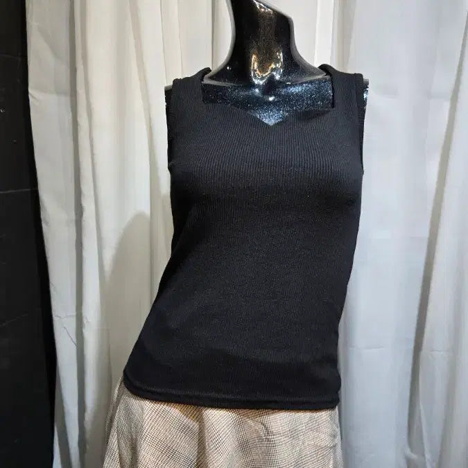 [BUNJANG] Queensneck Ribbed Black Tank Top / 퀸즈넥 골지 블랙 나시